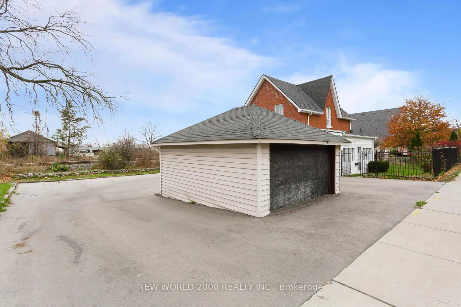 Additional image 3 of 8071 Kipling Avenue