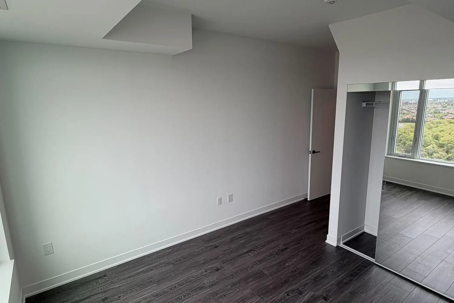 Additional image 13 of 2495 Eglinton Avenue 2409