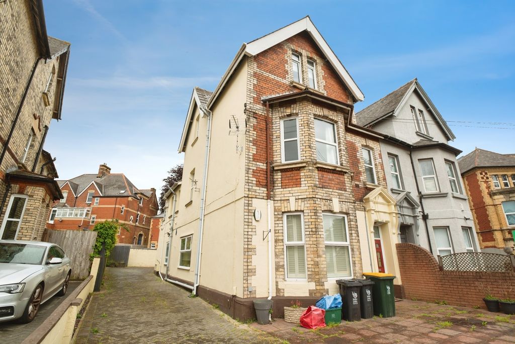 3 bed flat for saleCaerau Road, Newport NP20