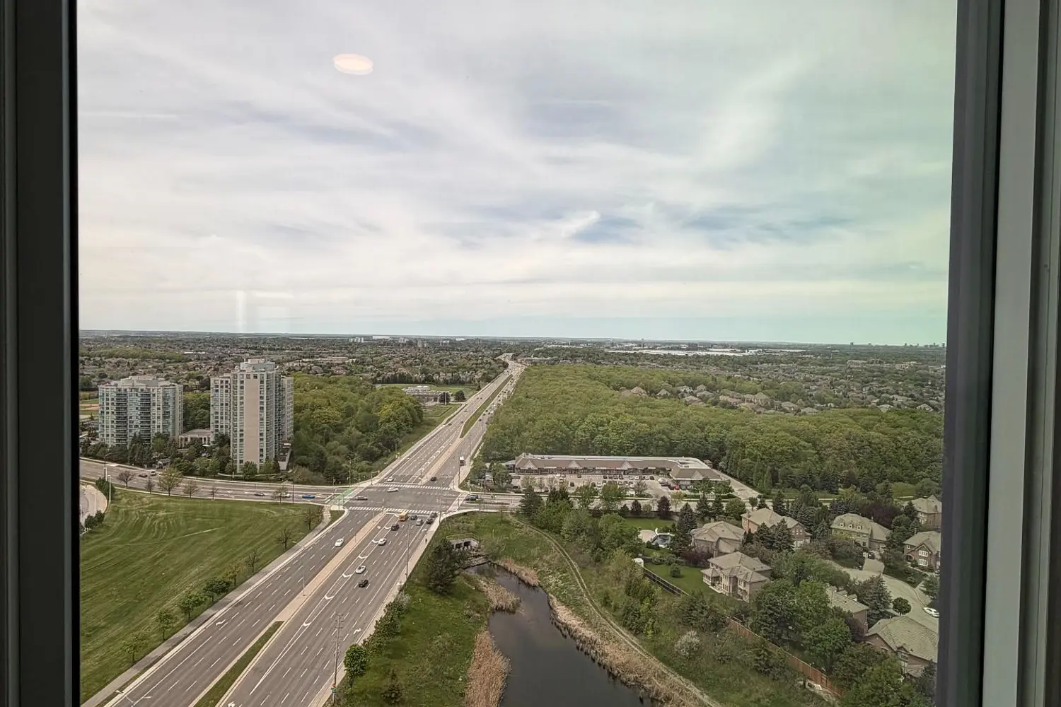 Additional image 11 of 2495 Eglinton Avenue 2409