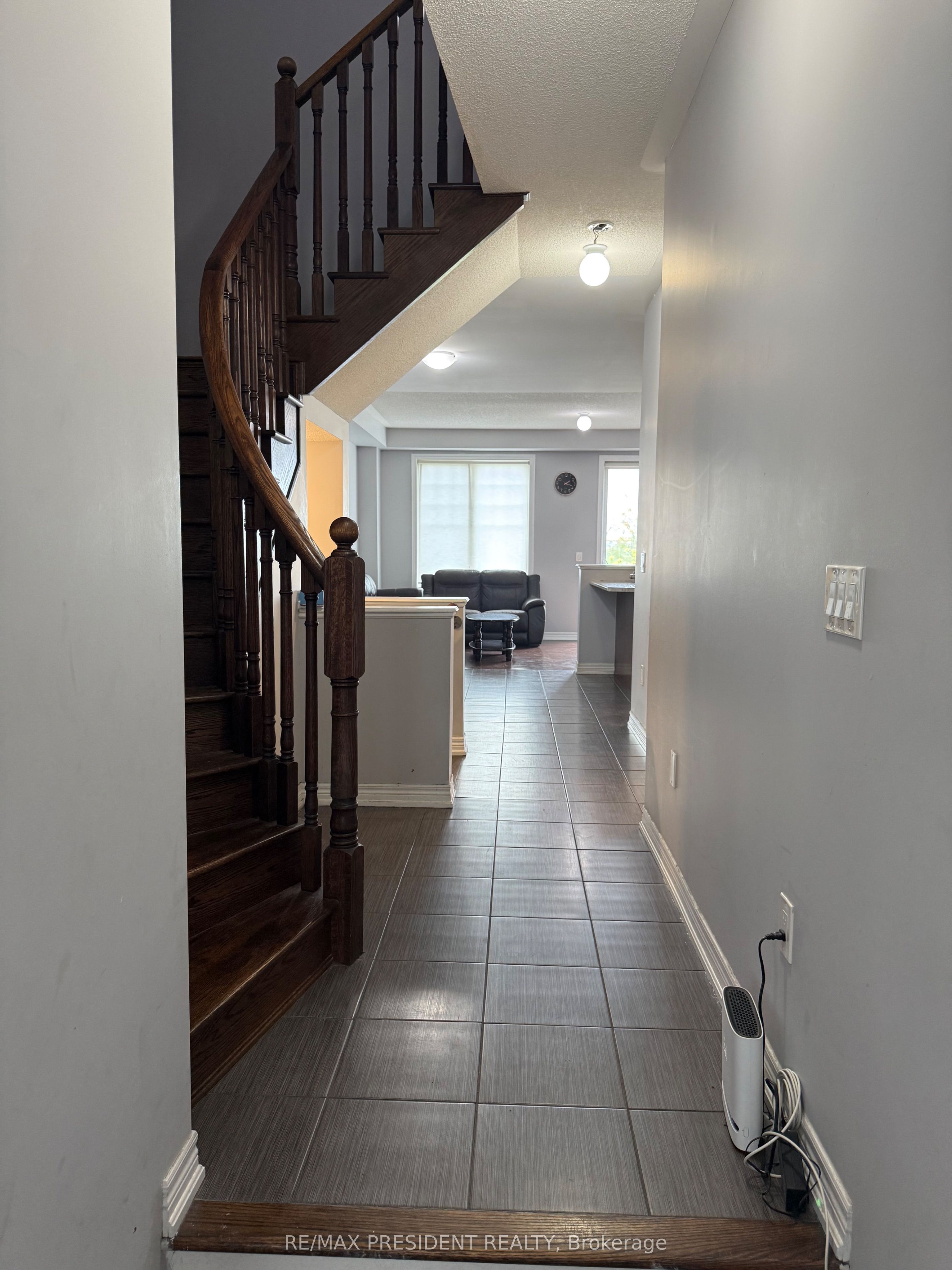 Additional image 4 of 98 Davenfield Circle E, Brampton, ON, L6P 4M1
