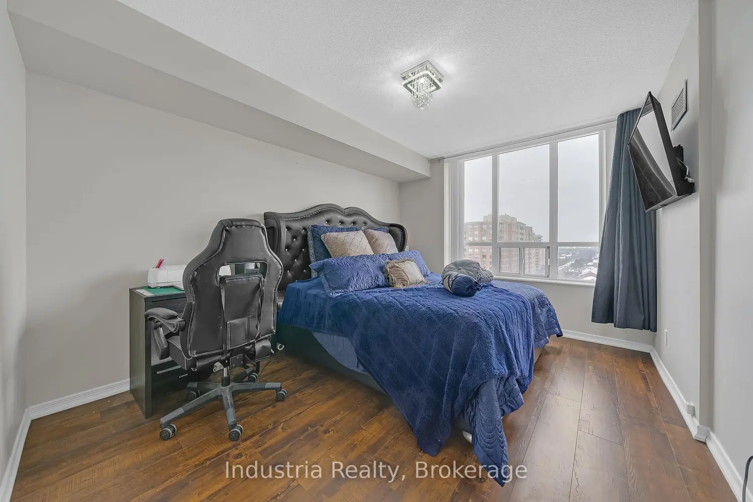 Additional image 9 of 330 Red Maple Road 1204