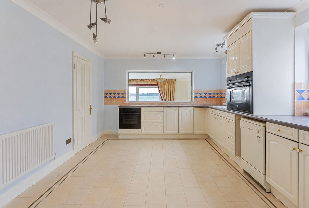 Additional image 8 of 4 bed flat for saleSandbanks Road, Poole BH14