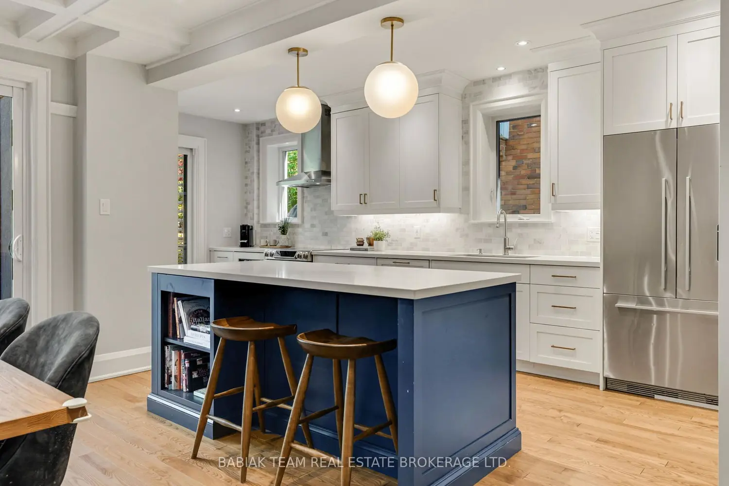 383 Armadale Avenue photo 4