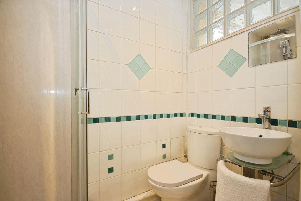 Additional image 14 of 2 bed flat for saleClarendon Square, Leamington Spa CV32
