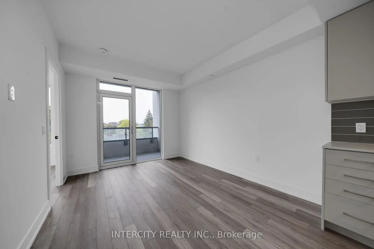 Additional image 8 of 2075 King Road 316
