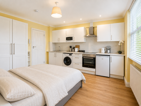 Bamborough Gardens, London W12, Studio to rent