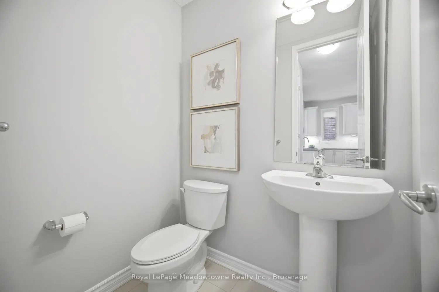 1518 Clitherow Street photo 3