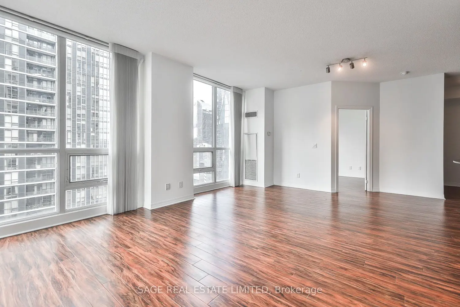 16 Yonge Street 2711 photo 5