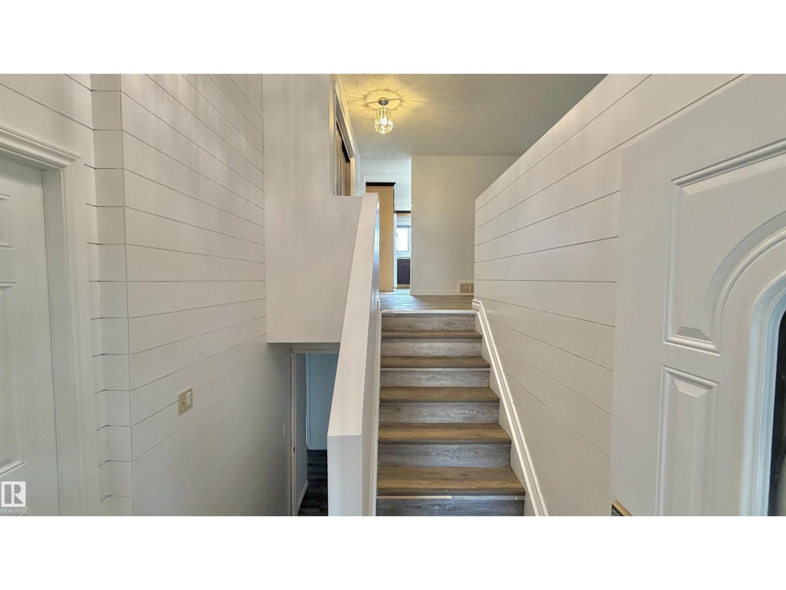Additional image 6 of 4928 31 Avenue NW, Edmonton, AB, T6L5H6