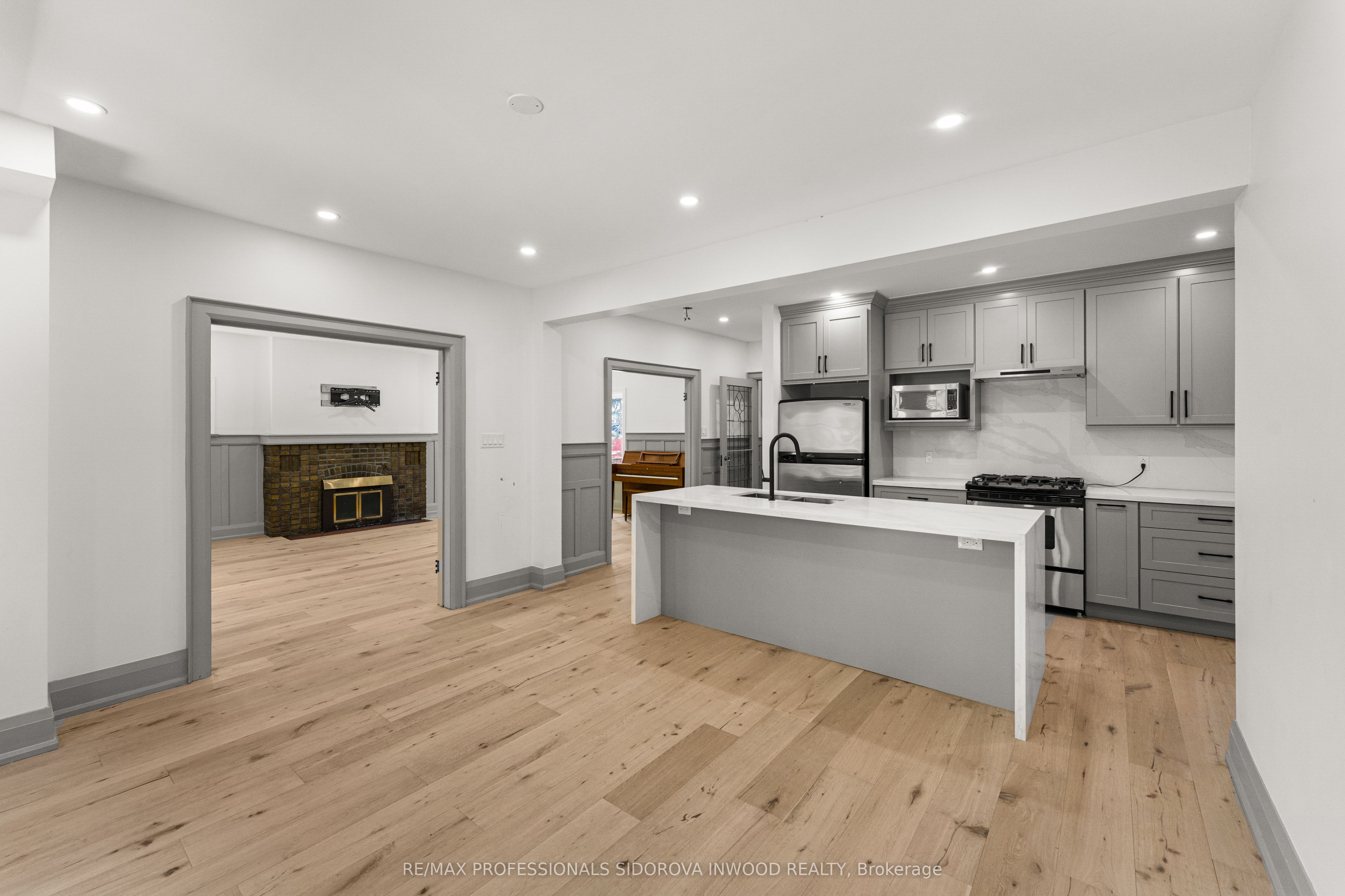 Additional image 4 of 27 The Palisades N/a, Toronto, ON, M6S 2W9