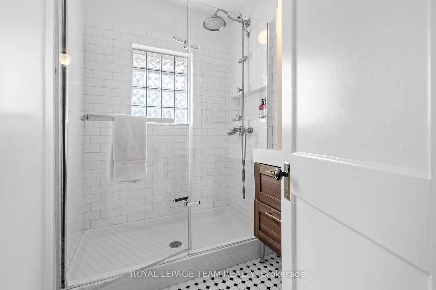 Additional image 10 of 135 Clarendon Avenue