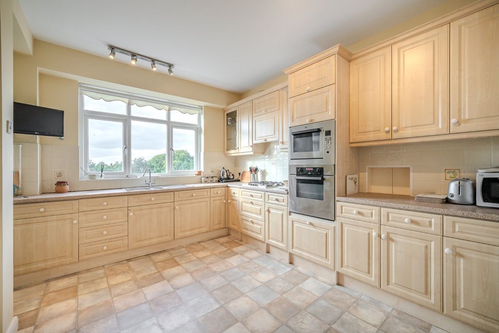 Additional image 7 of 3 bed flat for saleBeech Grove, Harrogate, North Yorkshire HG2