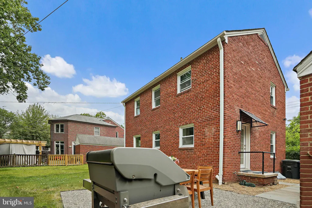 3305 Chestnut Street NW, Washington, DC 20015