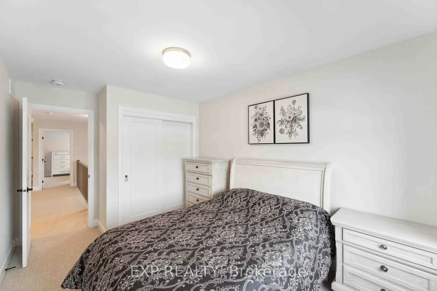 934 Clarkia Street photo 4