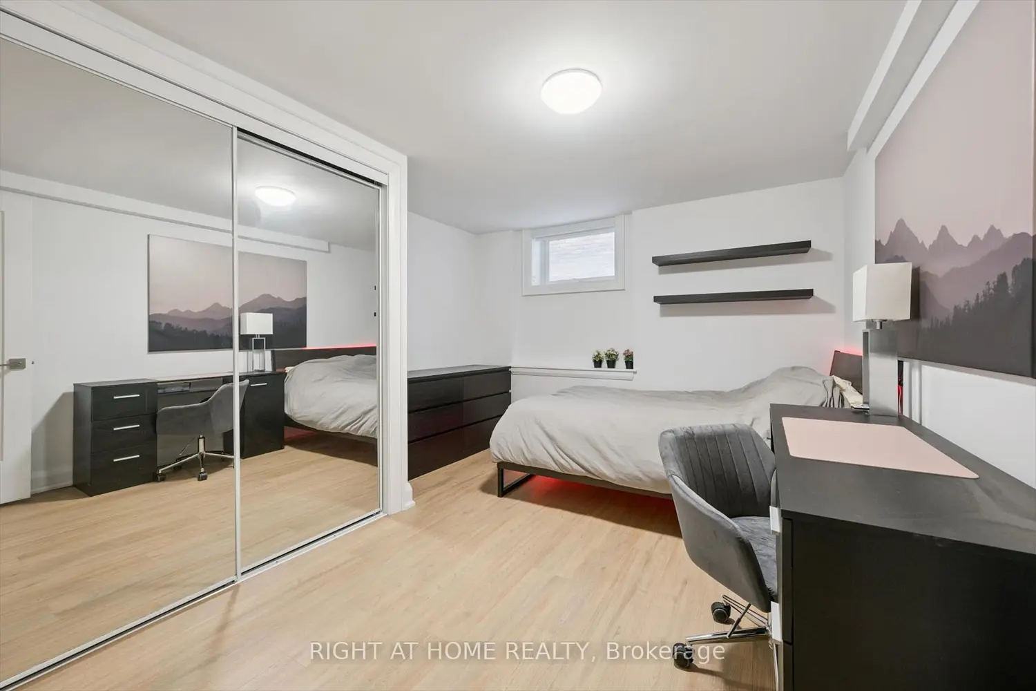 814 Coxwell Avenue photo 3