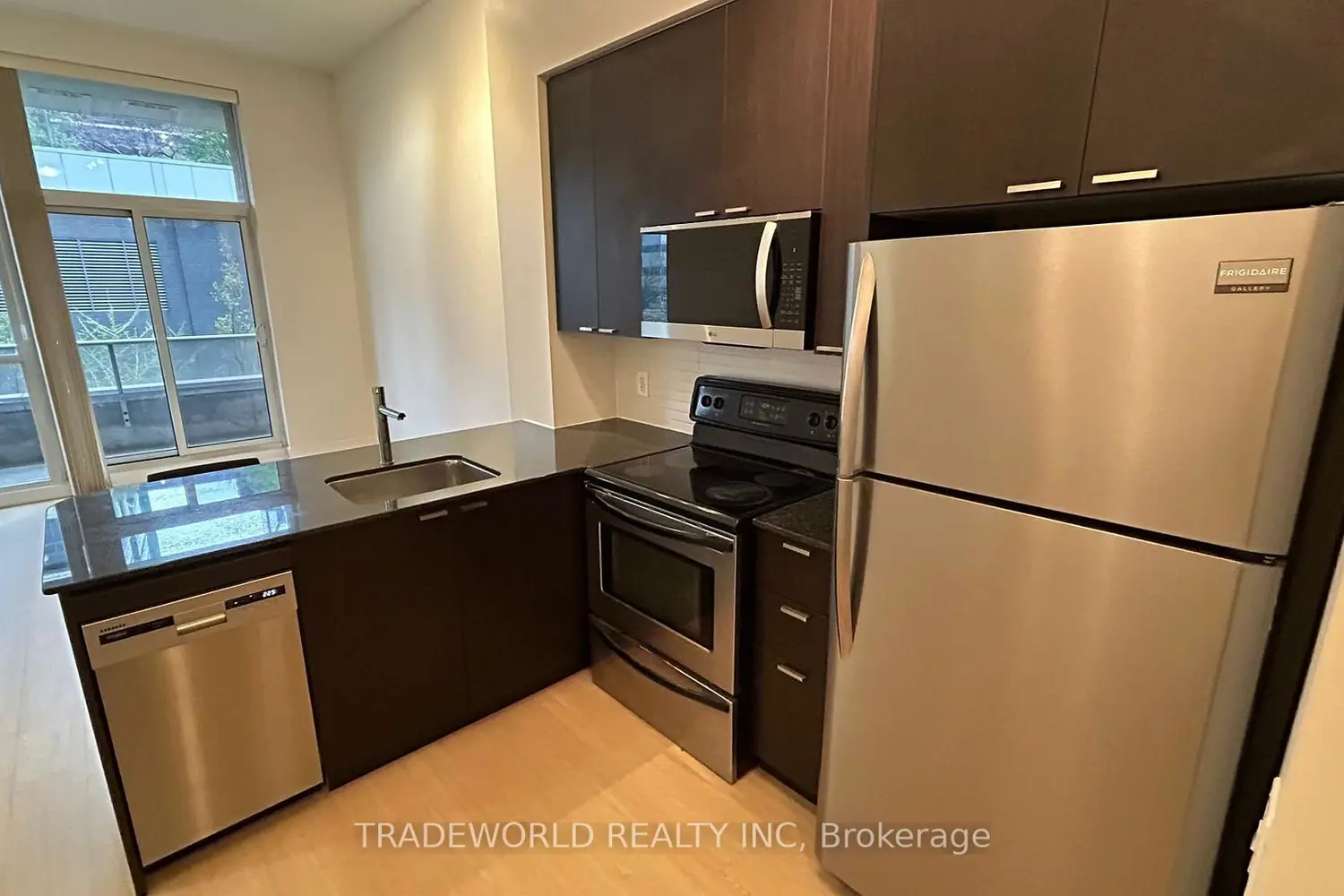 23 Sheppard Avenue 301 photo 4