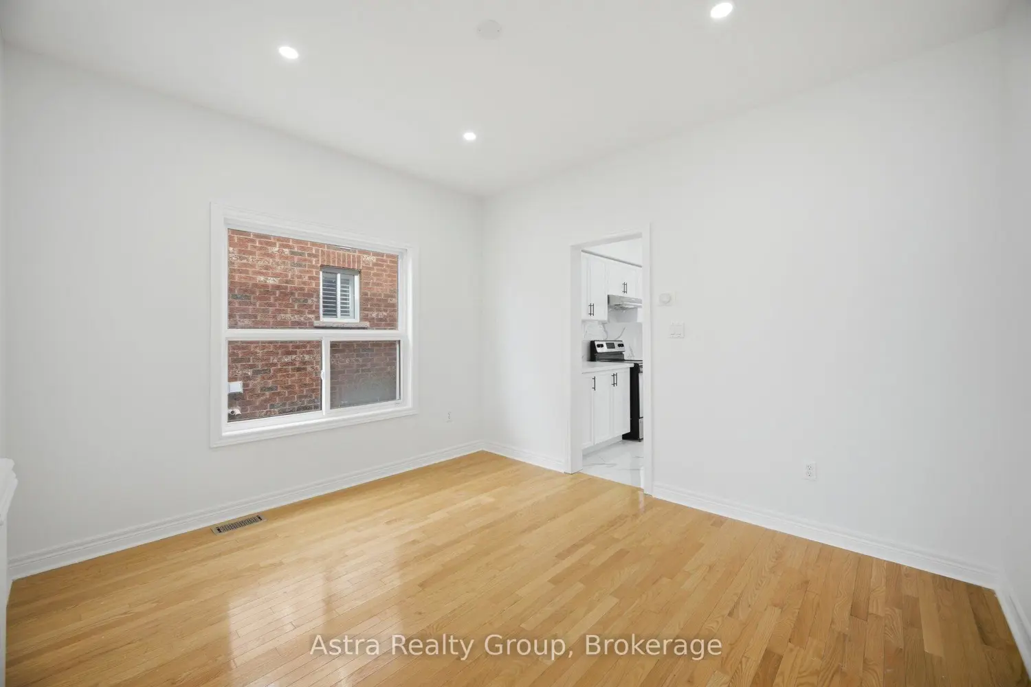 Additional image 2 of 3 Imperial Crown Lane
