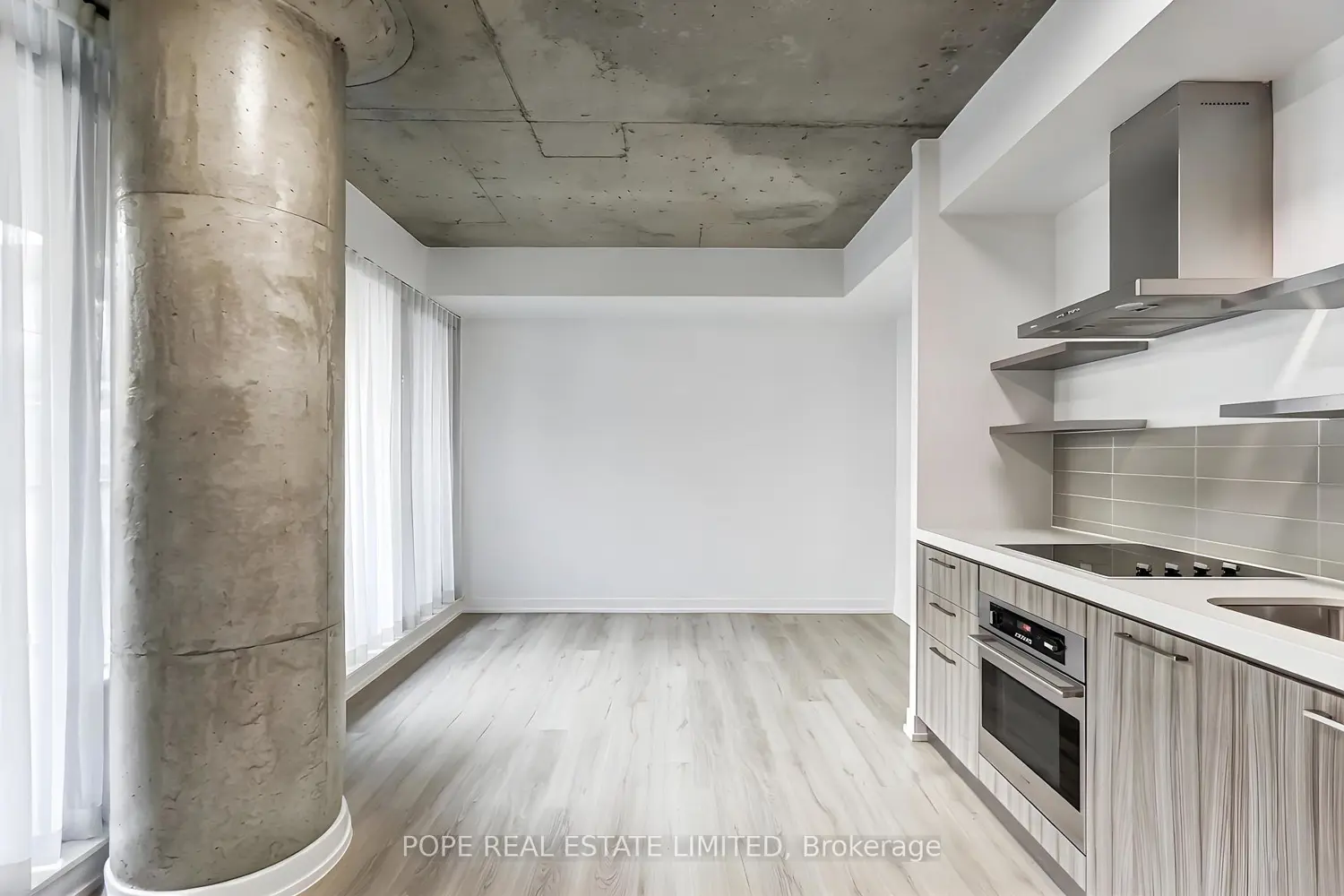 560 King Street 726 photo 5
