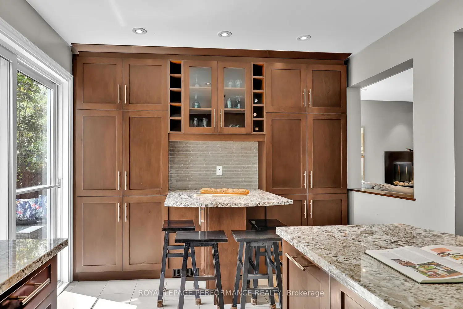 50 Picasso Drive photo 3