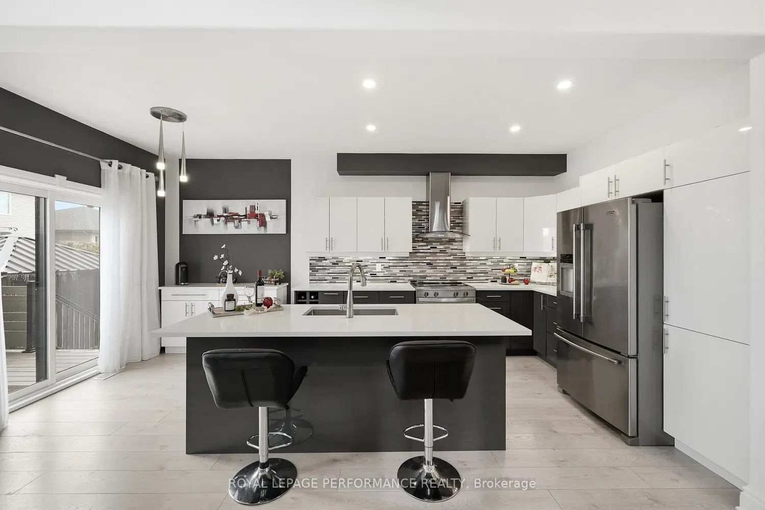 800 Platinum Street photo 5