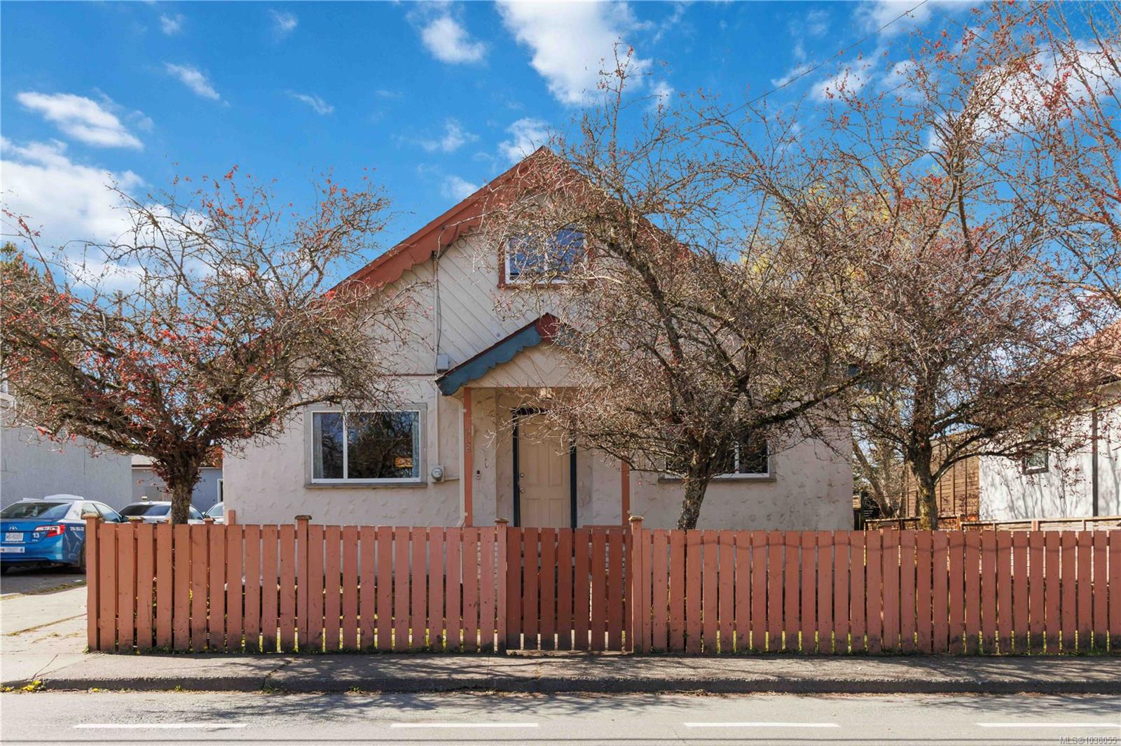 Additional image 2 of 938 Hereward Road, Victoria, BC, V9A 4C8