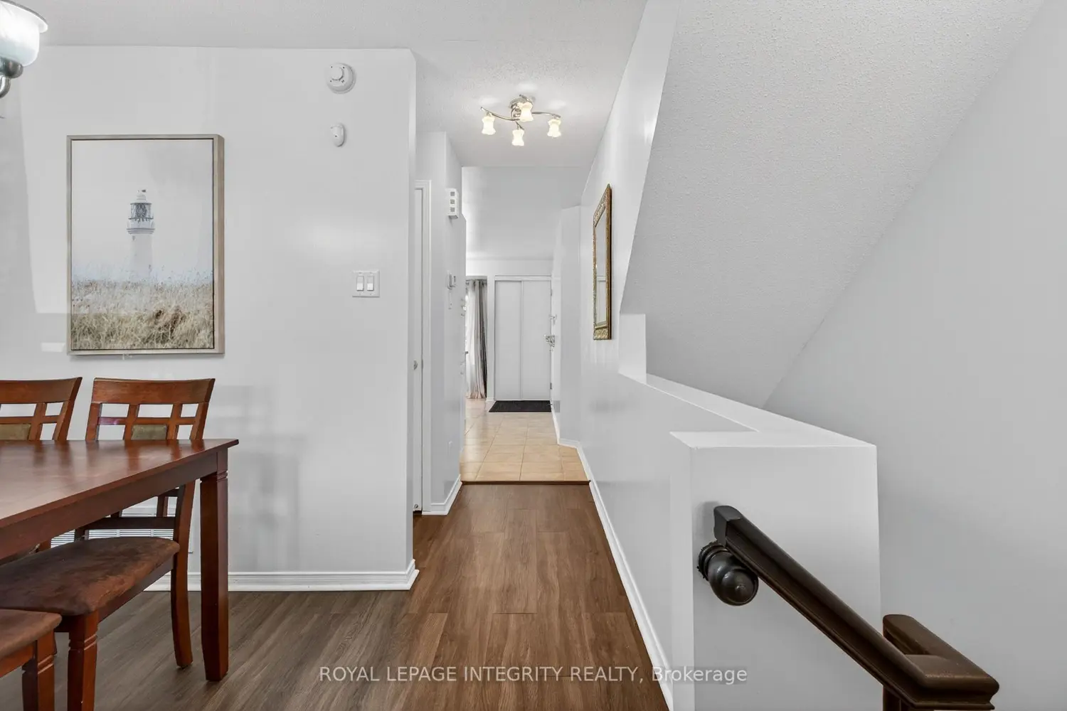 256 Cresthaven Drive photo 4