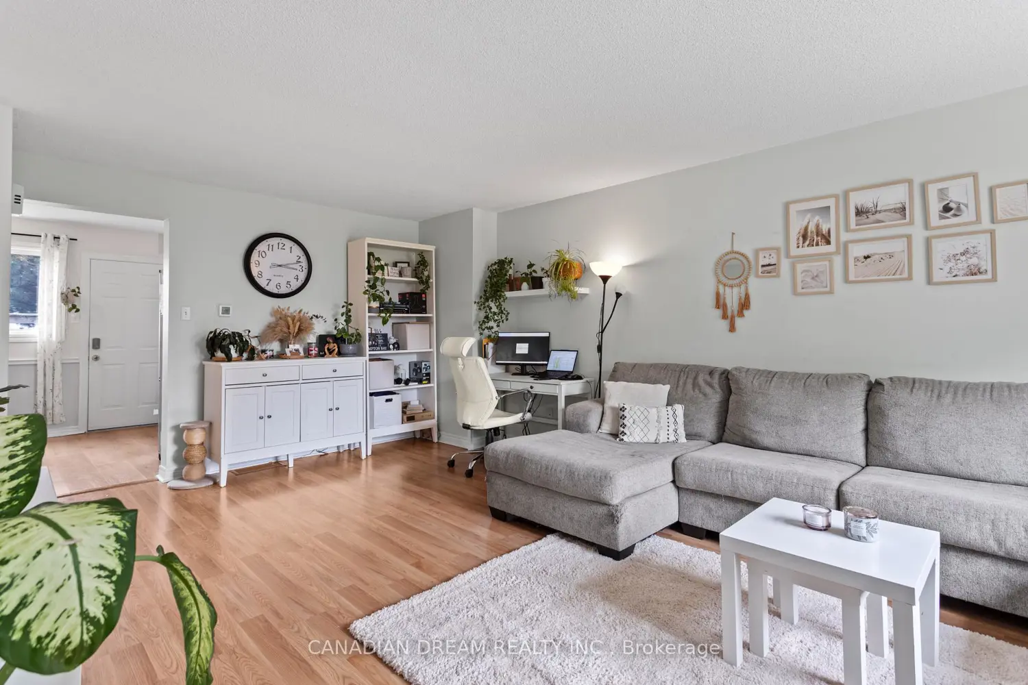 1095 Jalna Boulevard 20