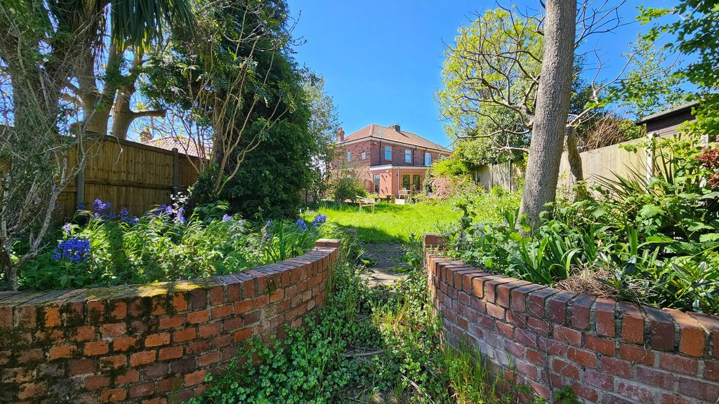 3 bed semi-detached house for saleRectory Road, Deal CT14