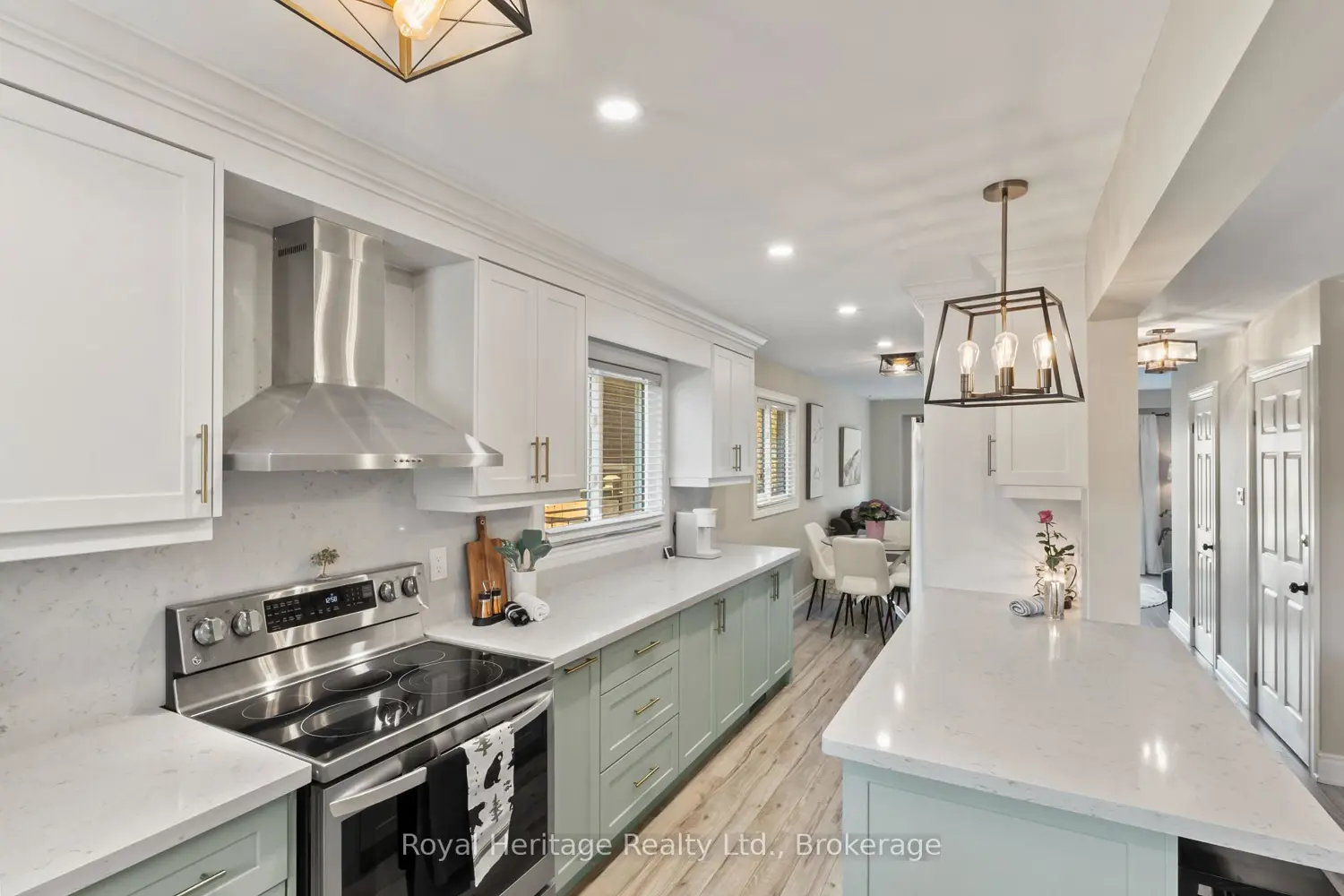 Additional image 4 of 32 Hewitt Crescent