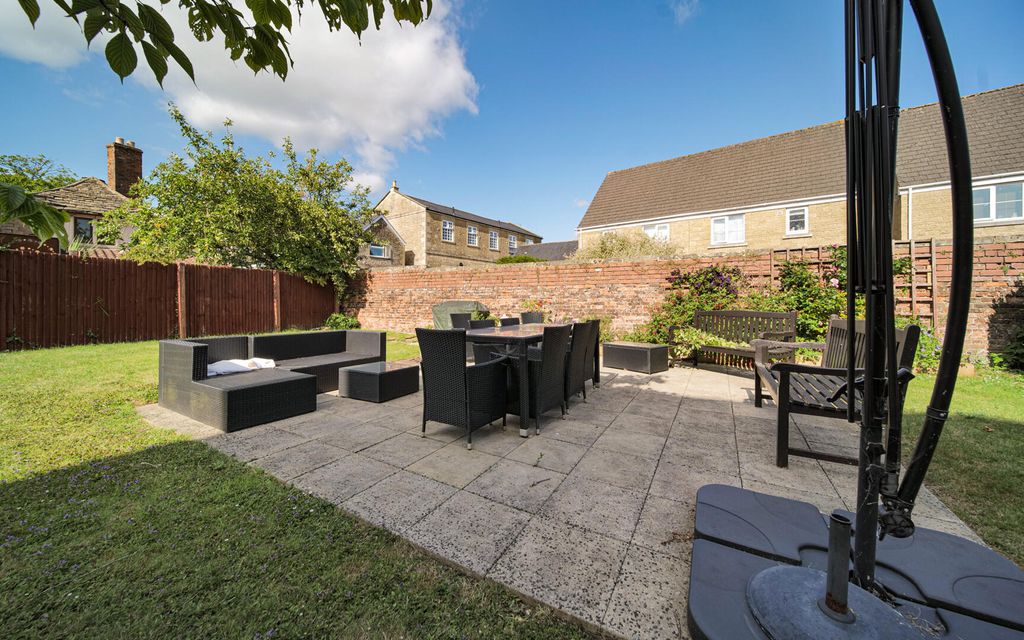Additional image 10 of 1 bed property for saleGiffords Court, Melksham SN12