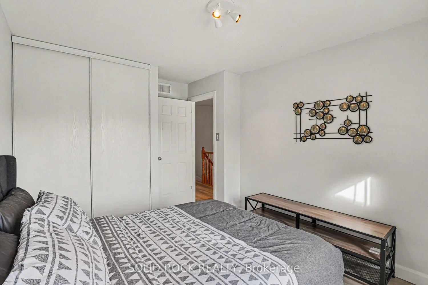 Additional image 10 of 2064 Dunollie Crescent