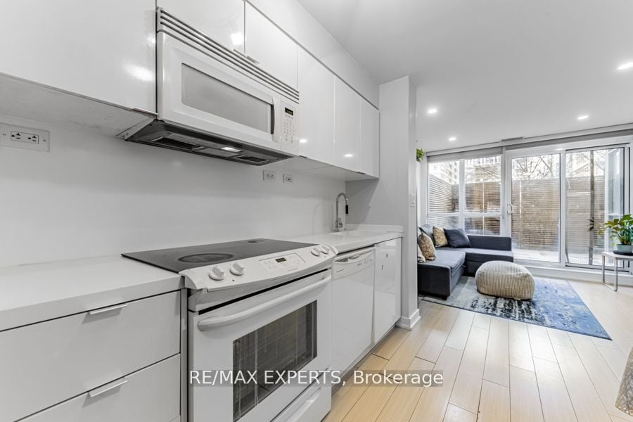 Additional image 6 of 226-10 Capreol Court, Toronto, ON, M5V 4B3