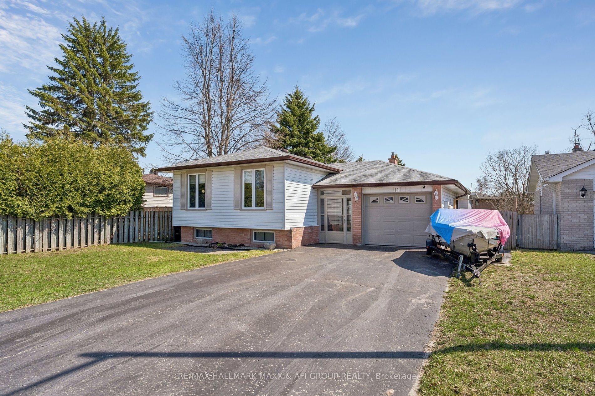11 Charlotte Court, Barrie, ON, L4N 6B2