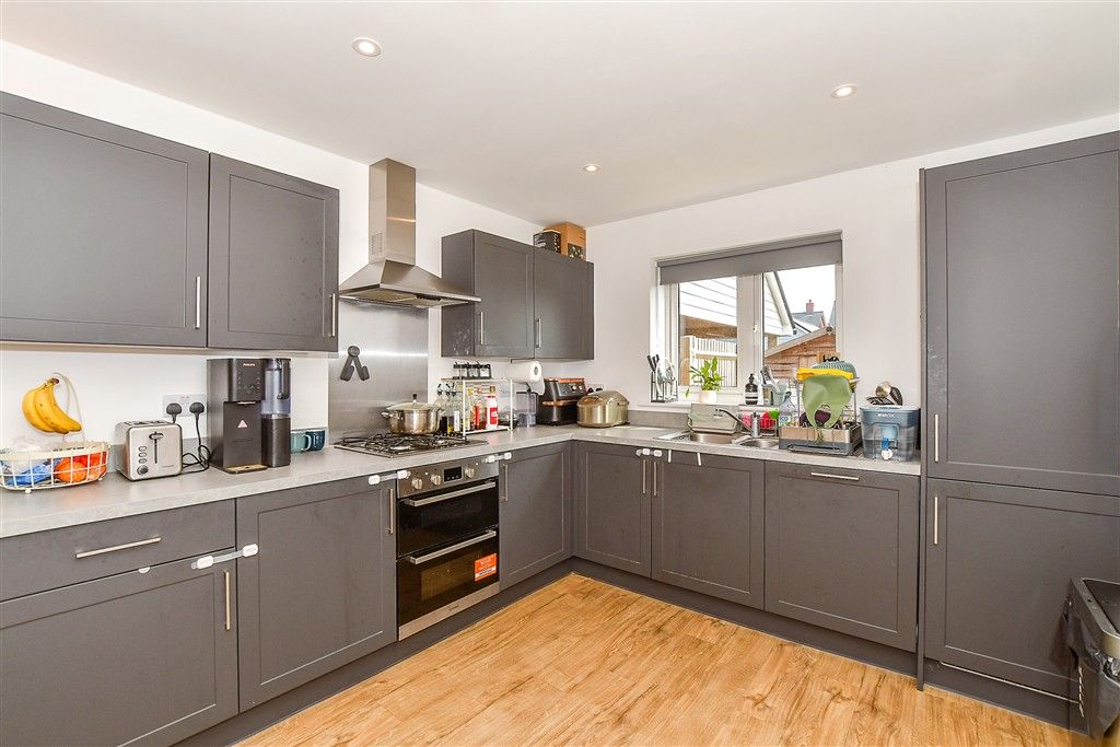 4 bed detached house for saleRedwing Gardens, Ashford, Kent TN25