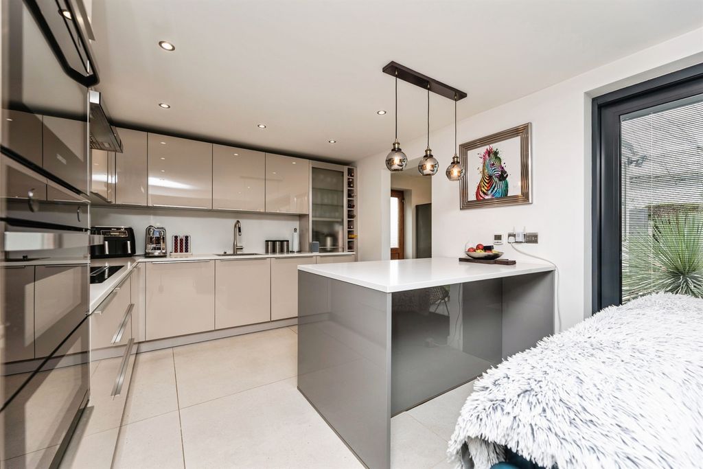 Additional image 9 of 4 bed detached house for saleWakefield Road, Gildersome, Leeds LS27