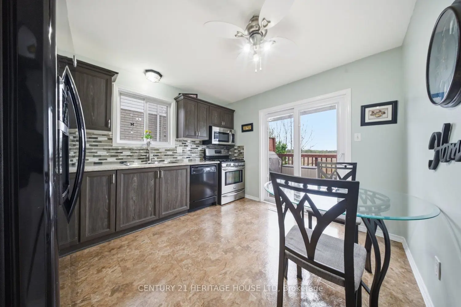 Additional image 4 of 37 Anastasia Crescent