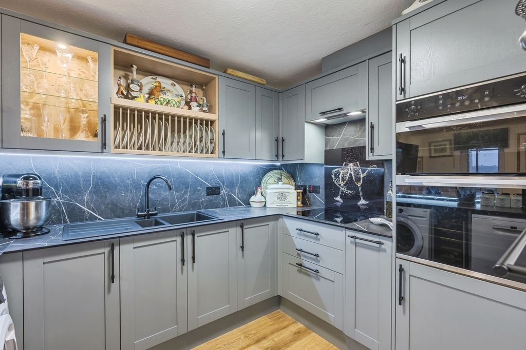 Additional image 7 of 2 bed flat for saleGrand Parade, Plymouth, Devon PL1