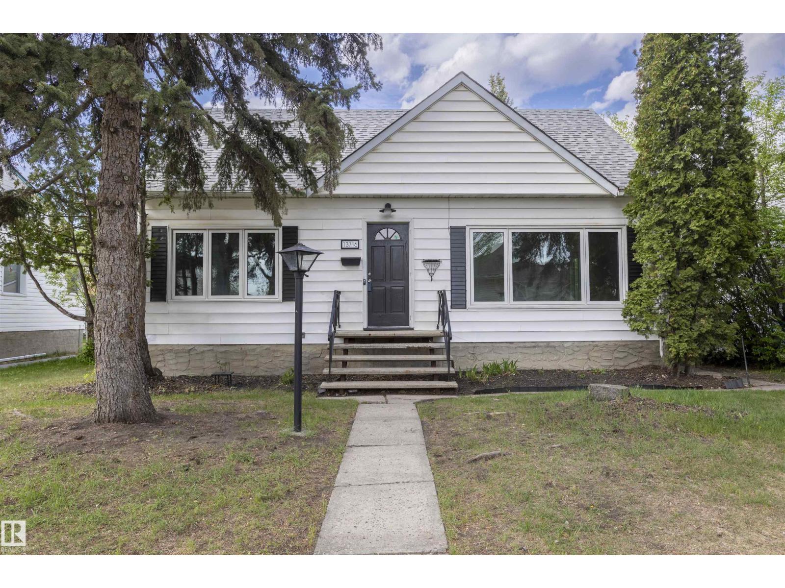 13716 115 Avenue NW, Edmonton, AB, T5M3B3