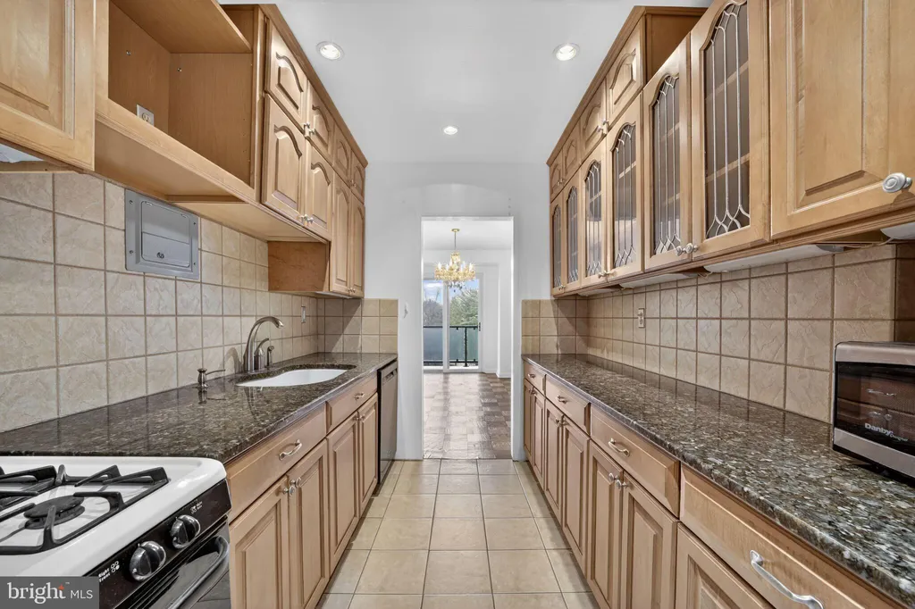 Additional image 8 of 4201 Cathedral Avenue NW Unit 1121E, Washington, DC 20016