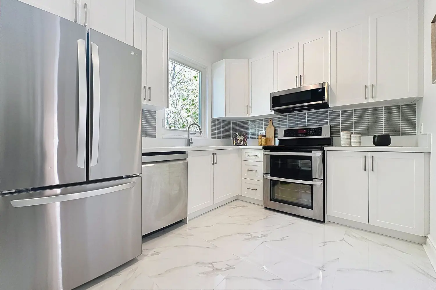 57 Queensdale Avenue photo 4