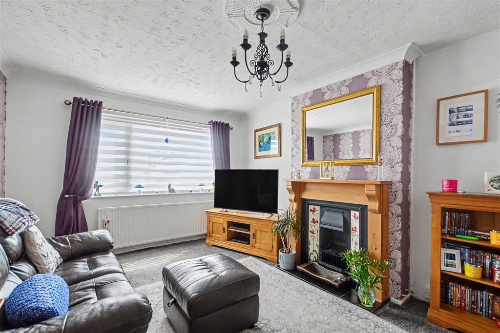 Additional image 2 of 3 bed detached house for saleGreenland Crescent, Beeston, Nottingham NG9