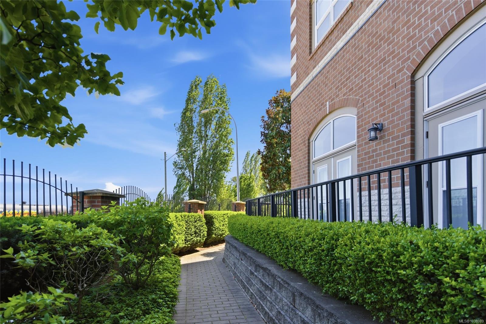 Additional image 2 of 304-104 Esplanade Street, Nanaimo, BC, V9R 0G6