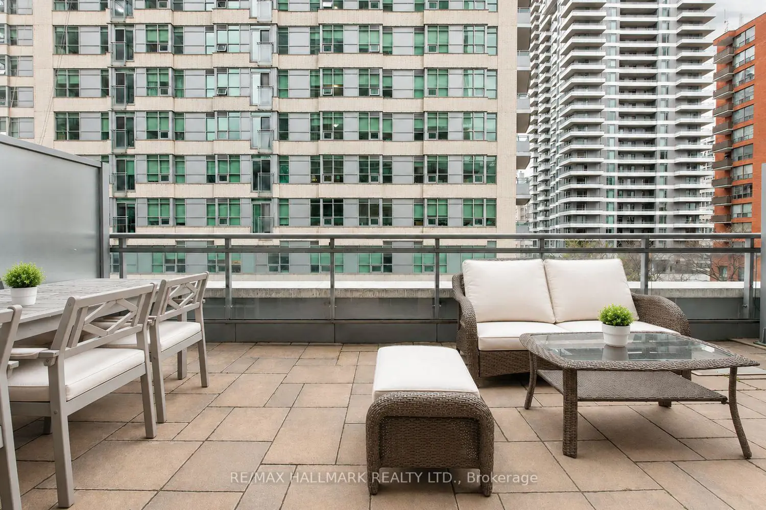 89 Dunfield Avenue 408 photo 3