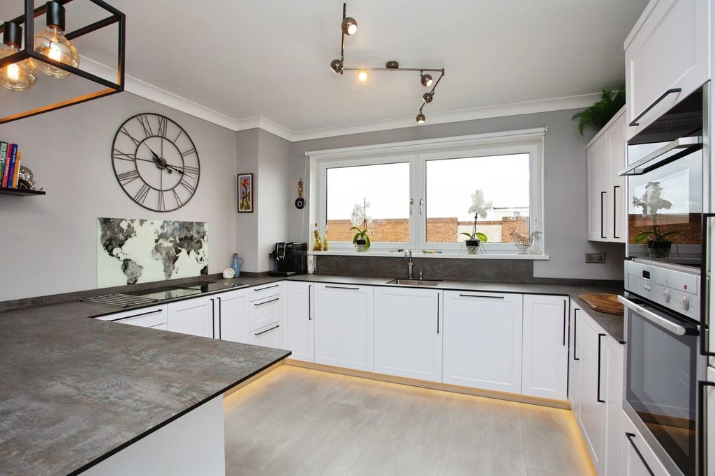 Additional image 5 of 2 bed flat for saleNorth Promenade, Lytham St Annes FY8