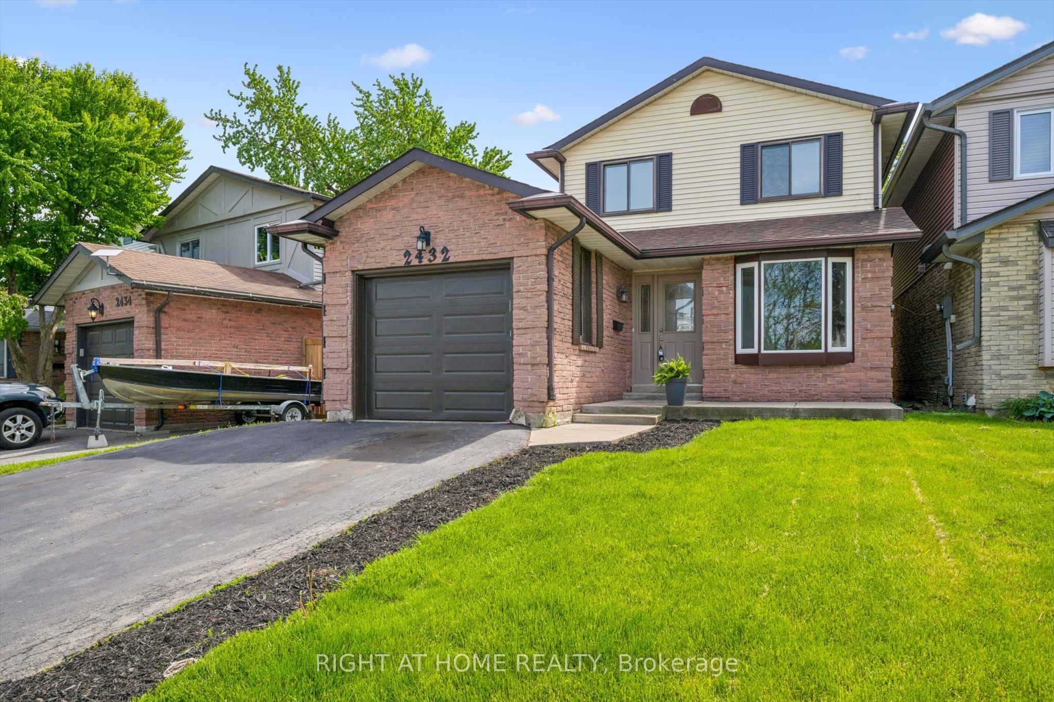 Additional image 2 of 2432 Malcolm Crescent, Burlington, ON, L7P 3Y4