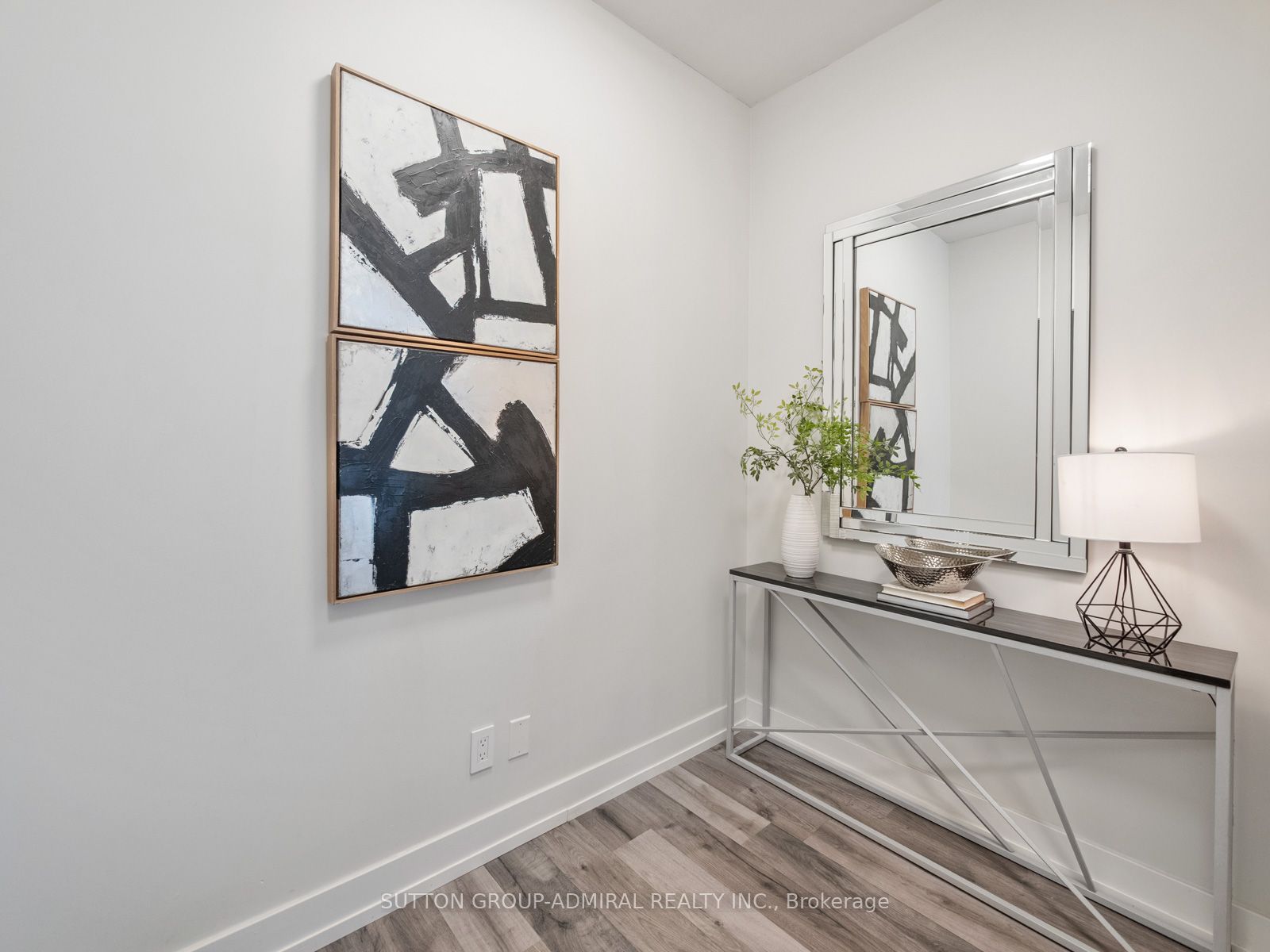 Additional image 2 of 813-9471 Yonge Street, Richmond Hill, ON, L4C 0Z5