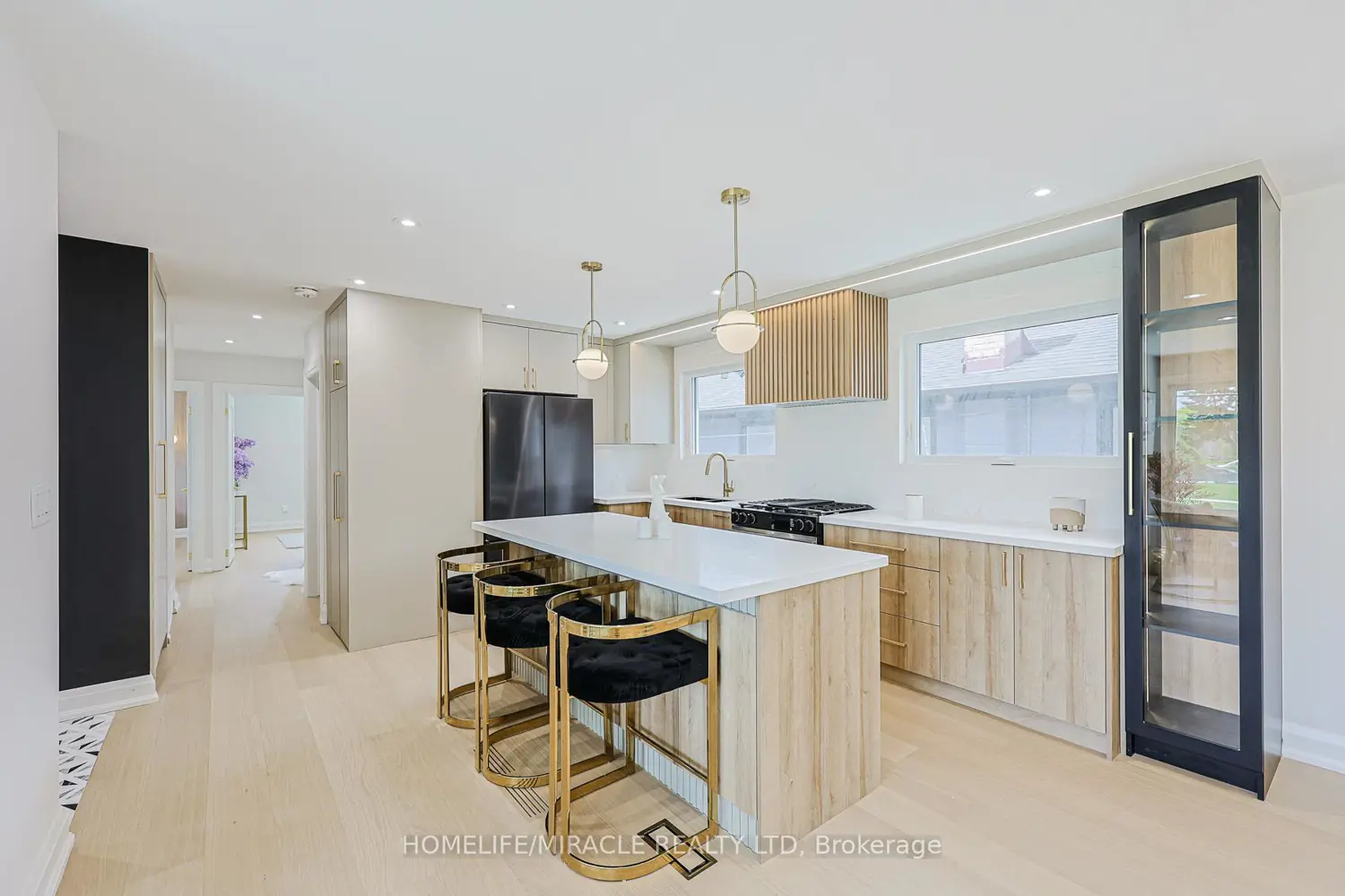 158 Cass Avenue photo 3