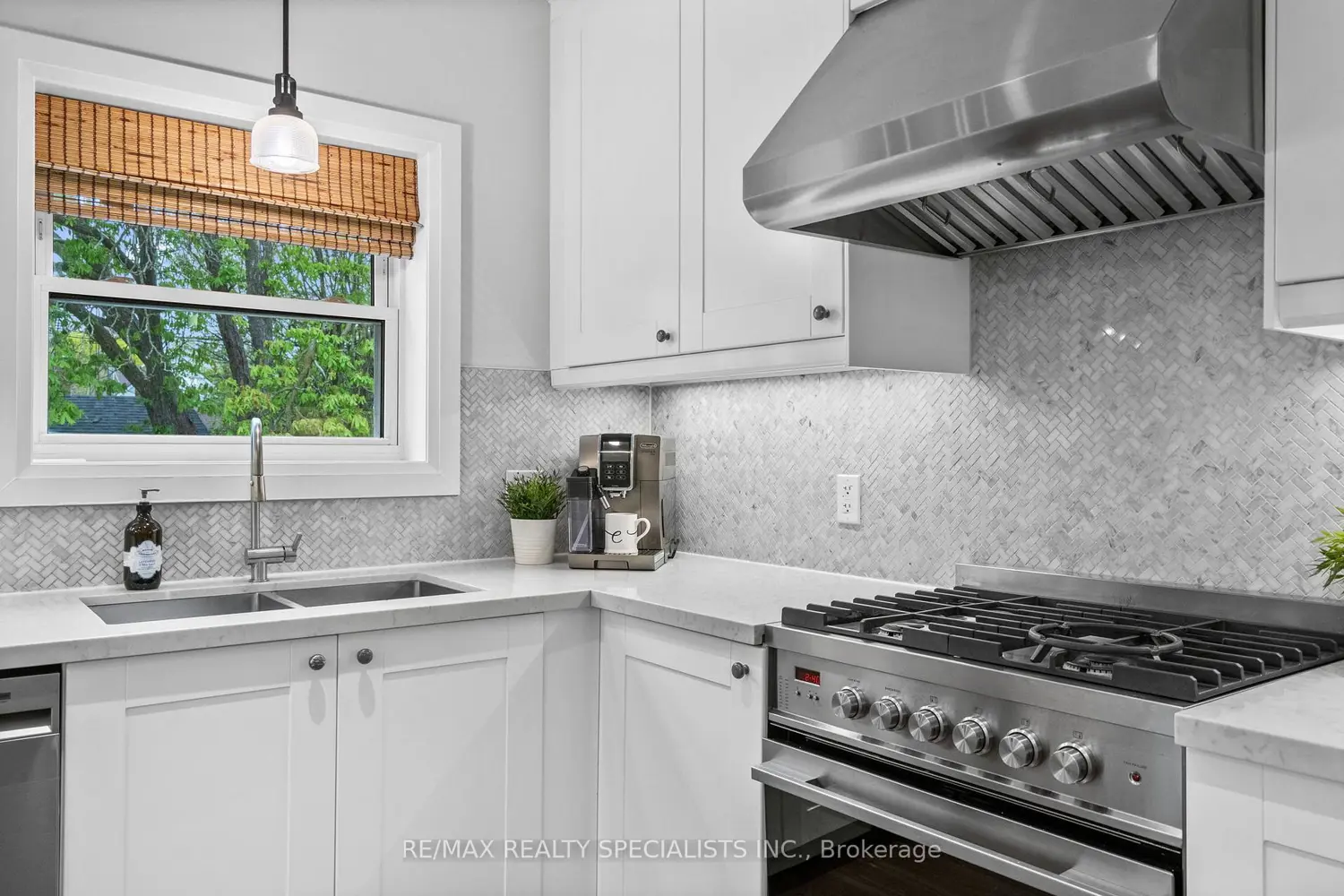 157 Queens Avenue photo 5