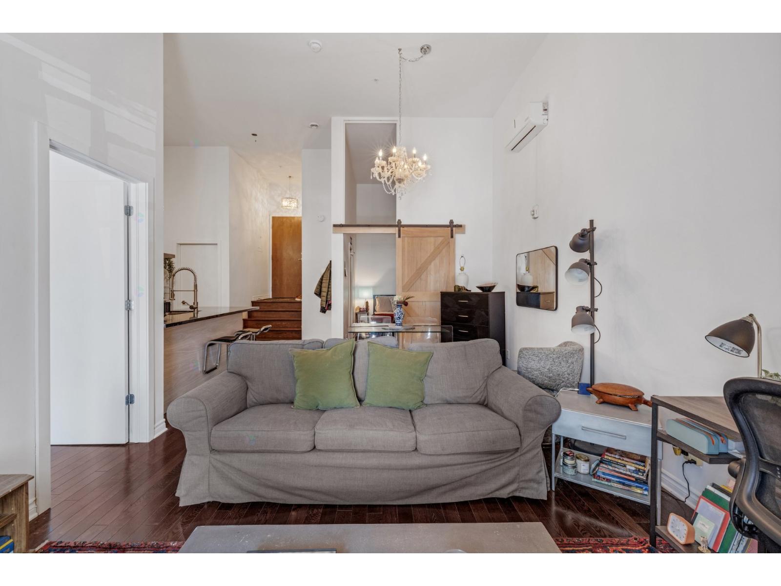 2037 Rue Clark